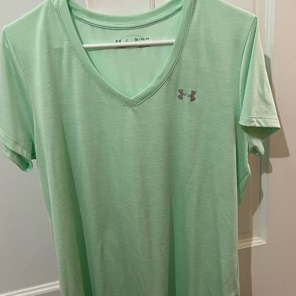 Women’s Under Armour heat gear shirt. Never Worn